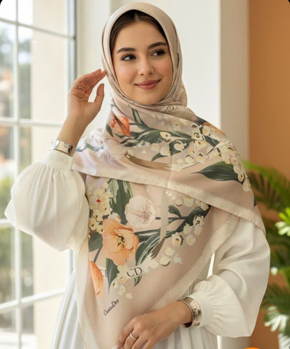 روسری ساتن ابریشم توییل دور دوخت براق سایز ۱۴۰