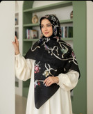 روسری سوپر نخ طرح گل و پاپیون منگوله دار دور دوخت140
