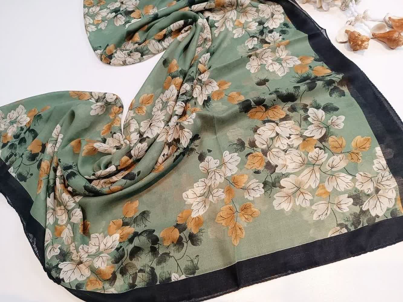 روسری نخی کادویی طرح برگی سایز ۱۲۰