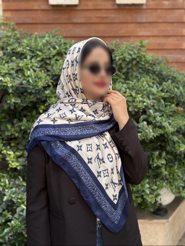 روسری سیا اسکارف طرح ال وی دوردوخت سایز ۱۲۰