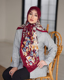 روسری ساتن ابریشم توییل طرح گل زمینه گوچی سایز ۱۴۰