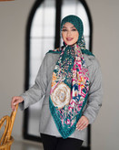 روسری ساتن ابریشم توییل طرح گل زمینه گوچی سایز ۱۴۰