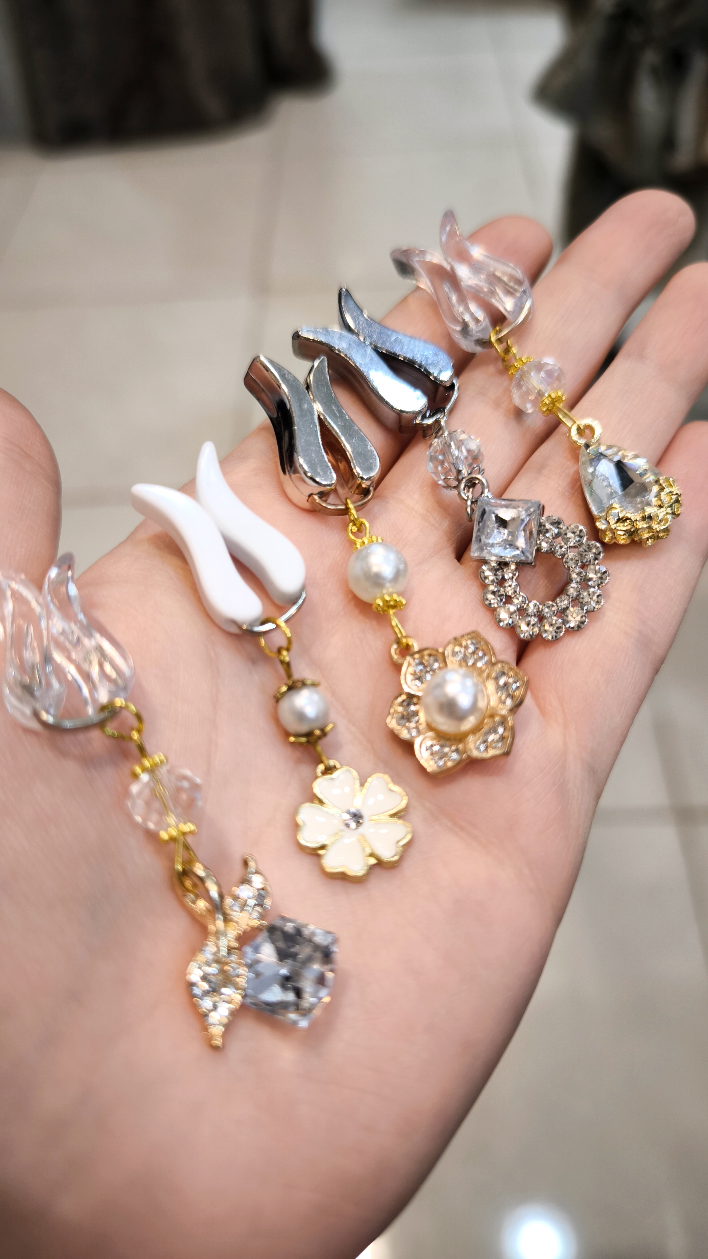 گیره روسری مجلسی رنگ نقره ای