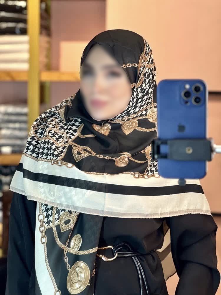 روسری حریر دست دوز طرح زنجیری پیچازی سایز ۱۴۰