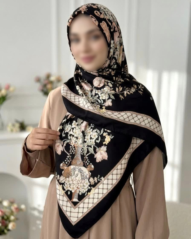 روسری ساتن ابریشم طرح گلدان و گل سایز ۱۴۰