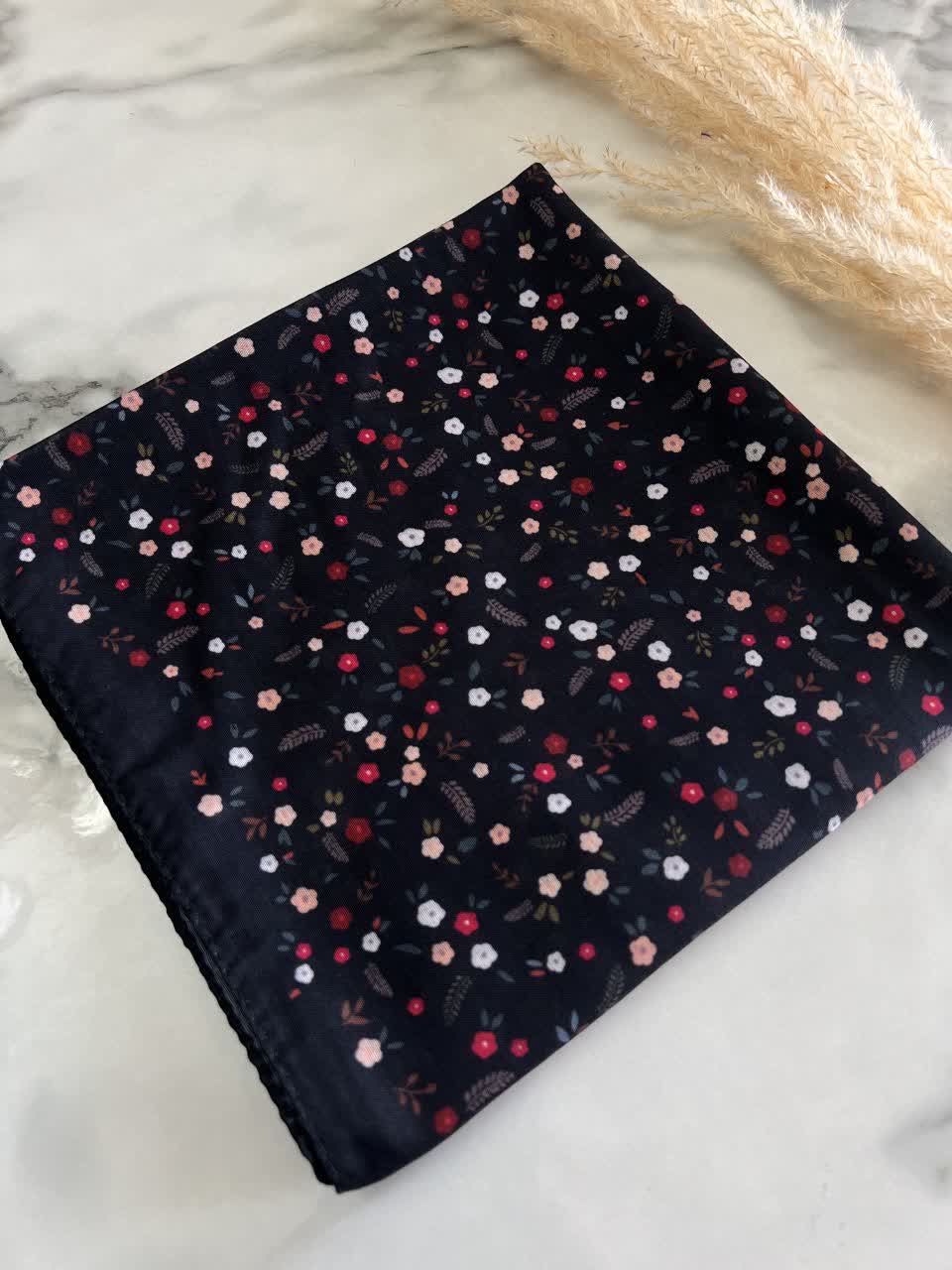 روسری بچه گانه کرپ نخ طرح گل گلی سایز ۱۰۰