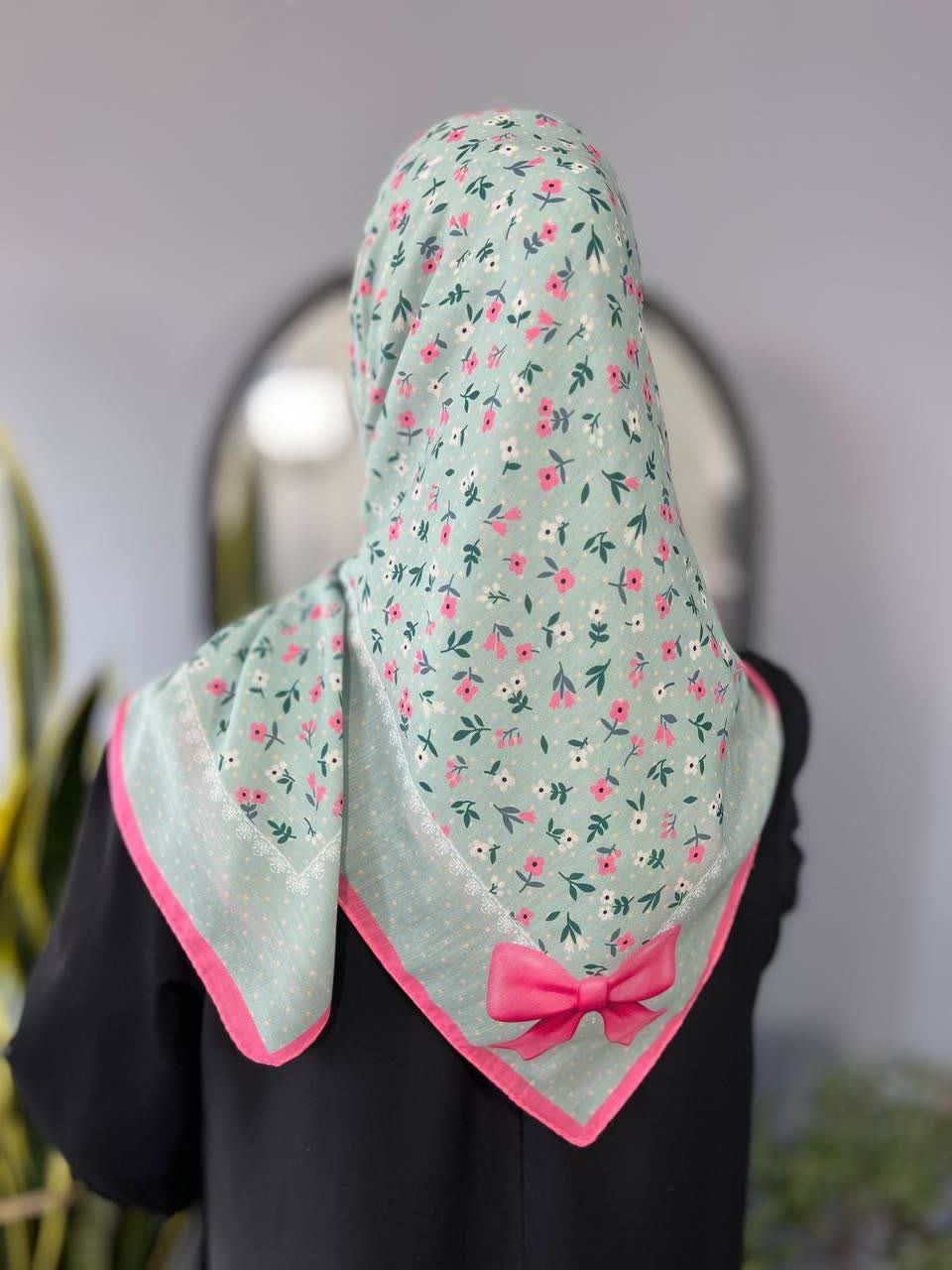 روسری بچه گانه کرپ نخ طرح خال خالی و گل سایز ۱۰۰