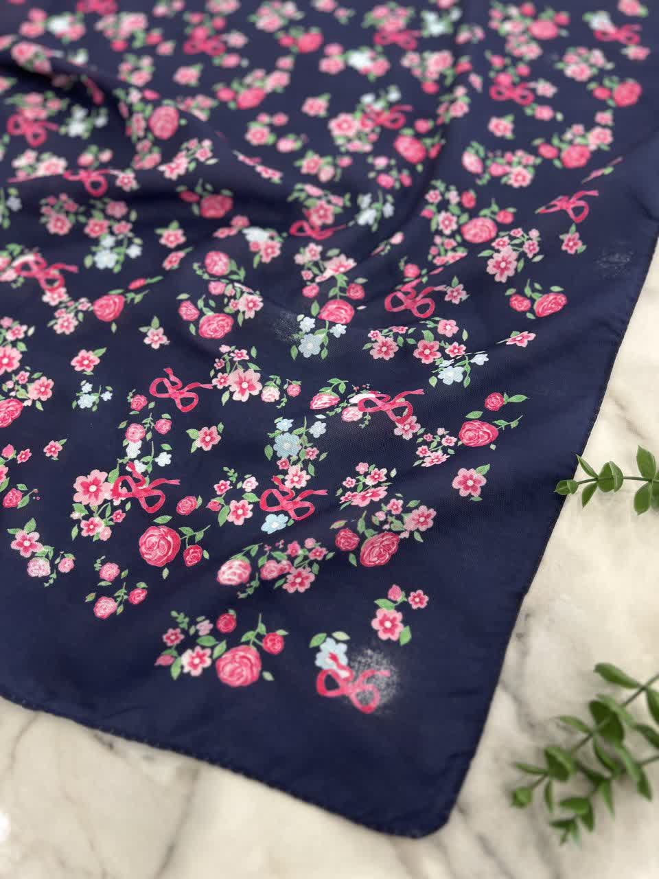 روسری بچه گانه کرپ نخ طرح گل و پاپیون سایز ۱۰۰